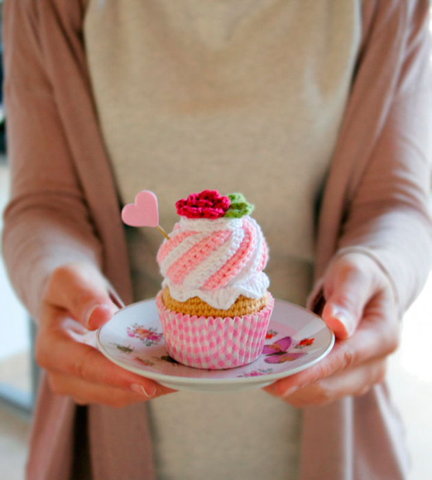 I-am-a-mess-cupcake-crochet-valentine-5