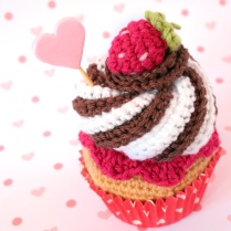 i-am-a-mess-valentine-crochet-cupcake-3
