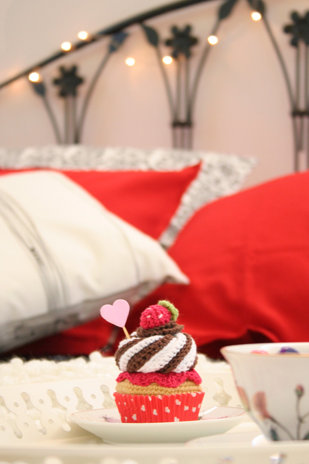 i-am-a-mess-valentine-crochet-cupcake-5